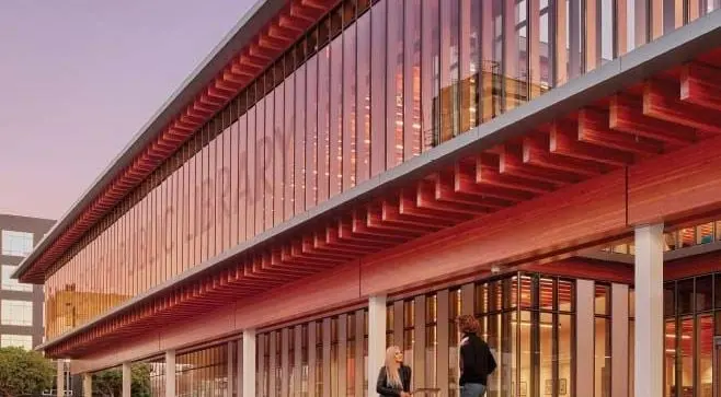 Reference example 5 of aluminium louvre façade — solar shading and screening