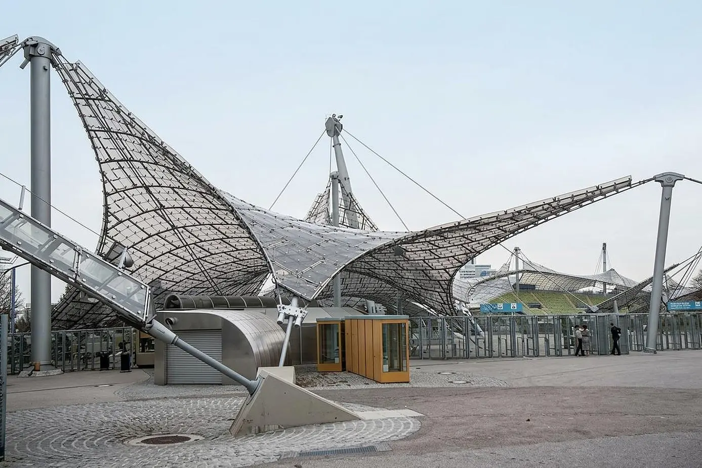 Tensile cable roof — the shape and the force distribution are one problem