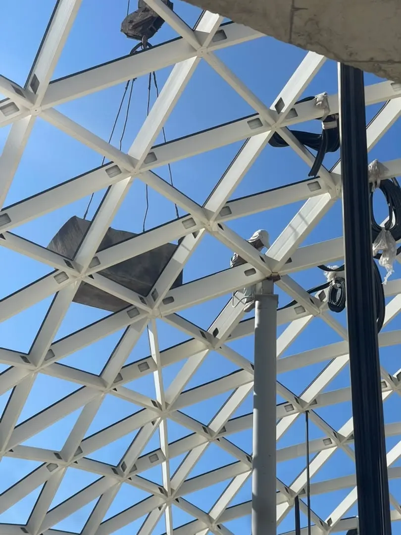 The DOMAINE grid from below, with lifting gear hung from it