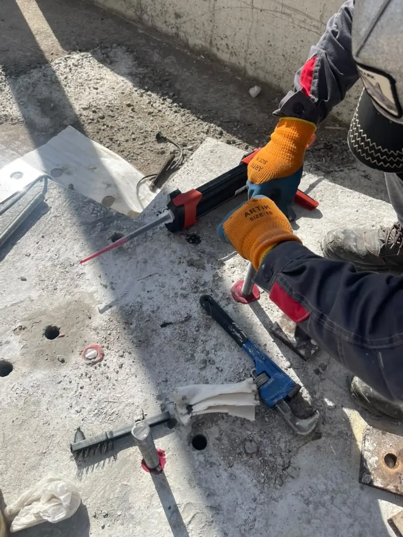 Site work at a steel connection at DOMAINE