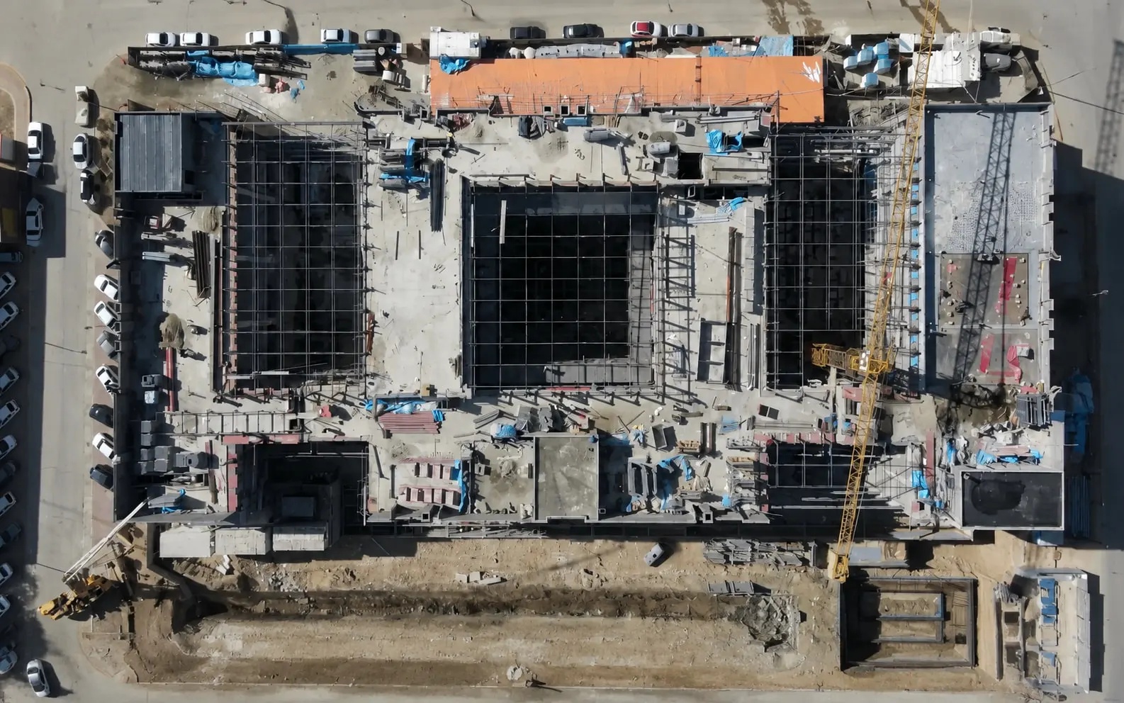 The Fanap building from directly above during construction, the roof steel in place over each of the three courtyards