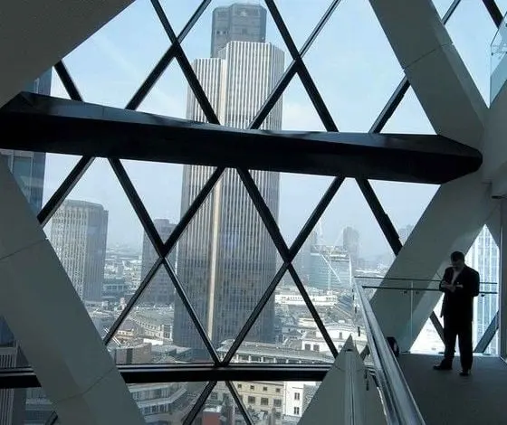 Reference example 2 of free-form structures — doubly curved steel and glass