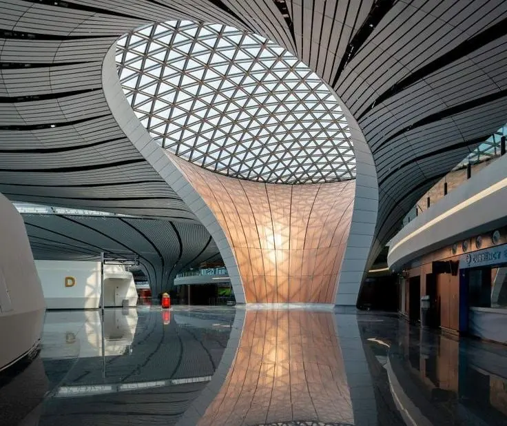 Reference example 3 of free-form structures — doubly curved steel and glass