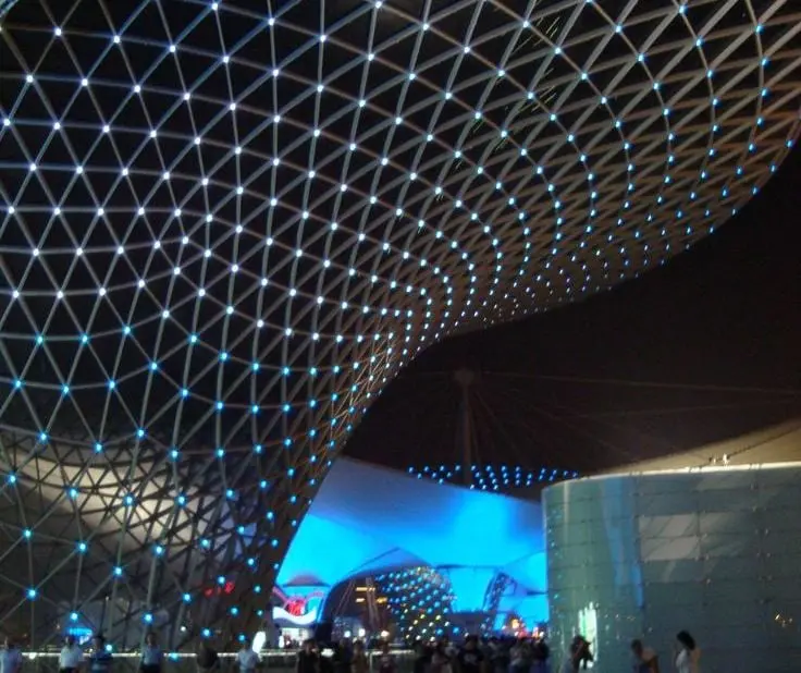 Reference example 4 of free-form structures — doubly curved steel and glass