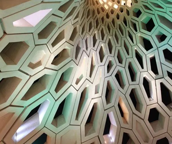 Reference example 9 of free-form structures — doubly curved steel and glass