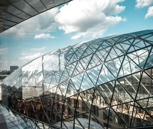 Reference example 12 of free-form structures — doubly curved steel and glass