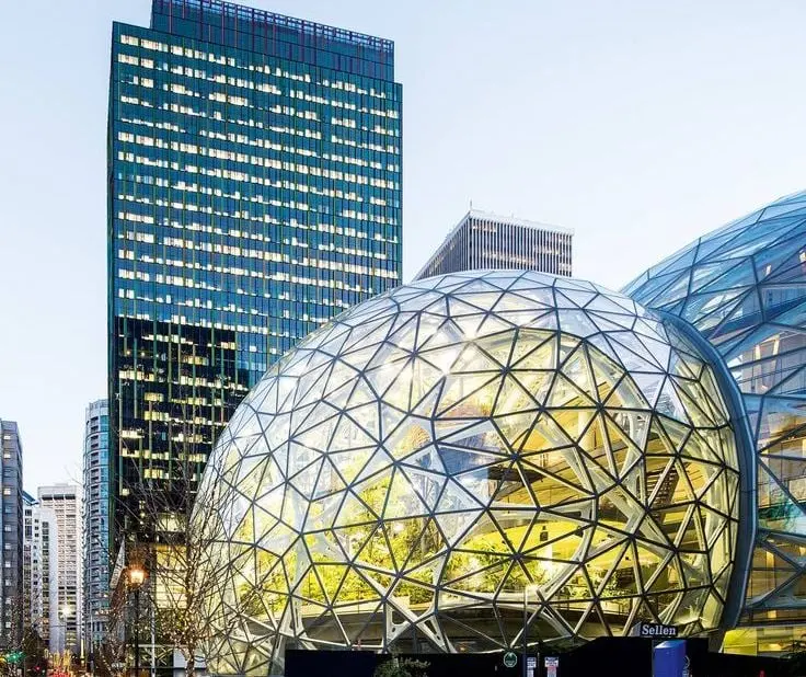 Reference example 4 of space structures — long-span three-dimensional steel