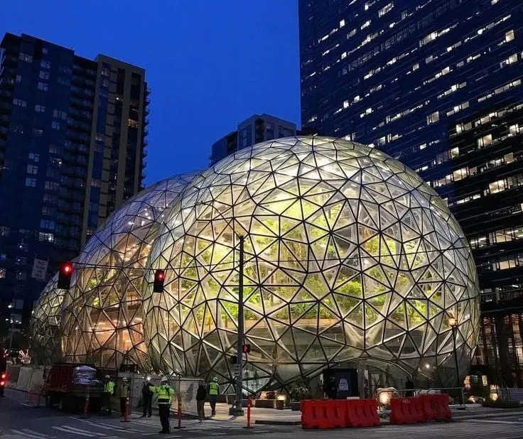 Reference example 8 of space structures — long-span three-dimensional steel